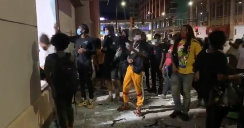 Minneapolis: Rioters Loot Stores in Response to Black Man Shooting Himself