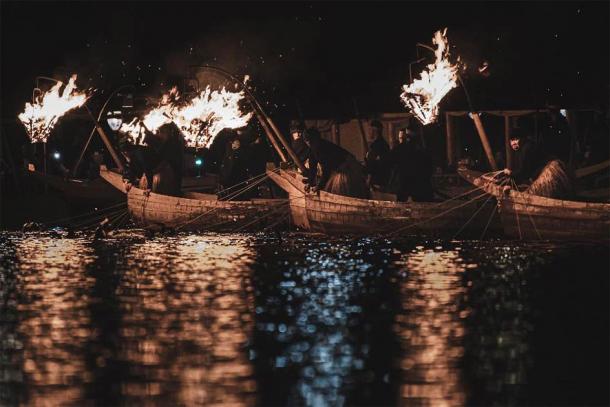 Night fishing with birds in Gifu, Japan. (PhotoerNgo /Adobe Stock)