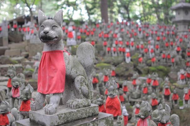 Inari Ōkami the fox goddess is perceived differently by different groups of worshippers, and is represented either as male, female or androgynous. (Public domain)