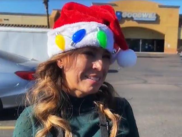 Secret Santa Handing Out Thousands of Dollars to Arizona Residents