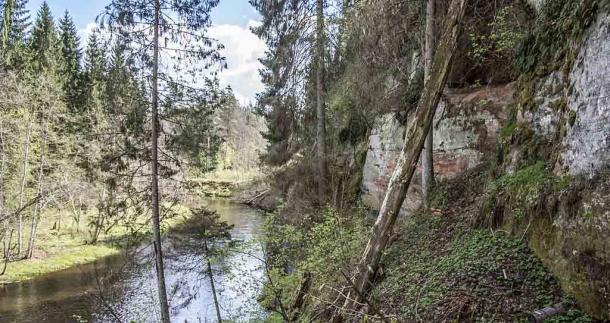 The Virtaka Cliff petroglyphs are located on sandstone cliffs along the Gauja River Basin in Latvia. (BirdsEyeLV / CC BY-SA 3.0)