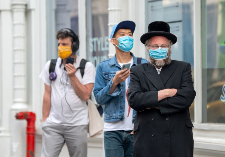 New Yorkers waiting in line on the month of May/ ALEXI ROSENFELD