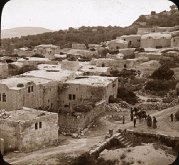 A village along the eastern slope of the Samaritan mountain believed to be the location of King Ahab's ivory palace.