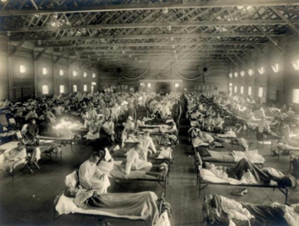 One of the many emergency hospitals during the Spanish Flu pandemic (CC BY 2.0)