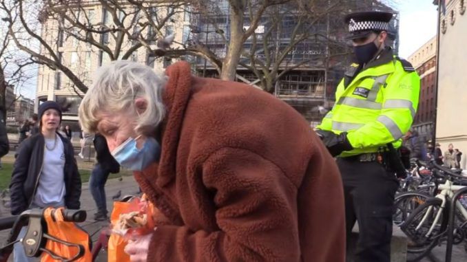 UK police tell elderly woman to stop feeding pigeons because of coronavirus