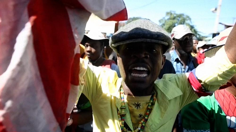 Haitian police fire tear gas on hundreds of protesters