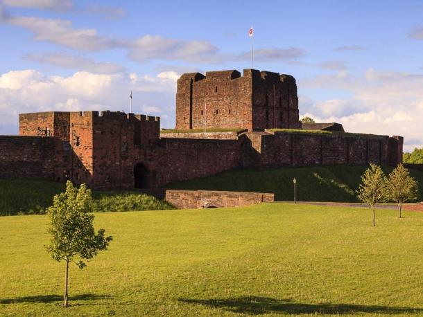 Entrance gatehouse and impressive Keep of Carlisle Castle (ATGimages / Adobe Stock)