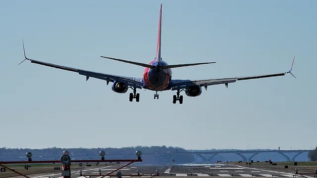 Southwest, American, Delta break with United, won’t mandate vaccine for workers (The Hill)