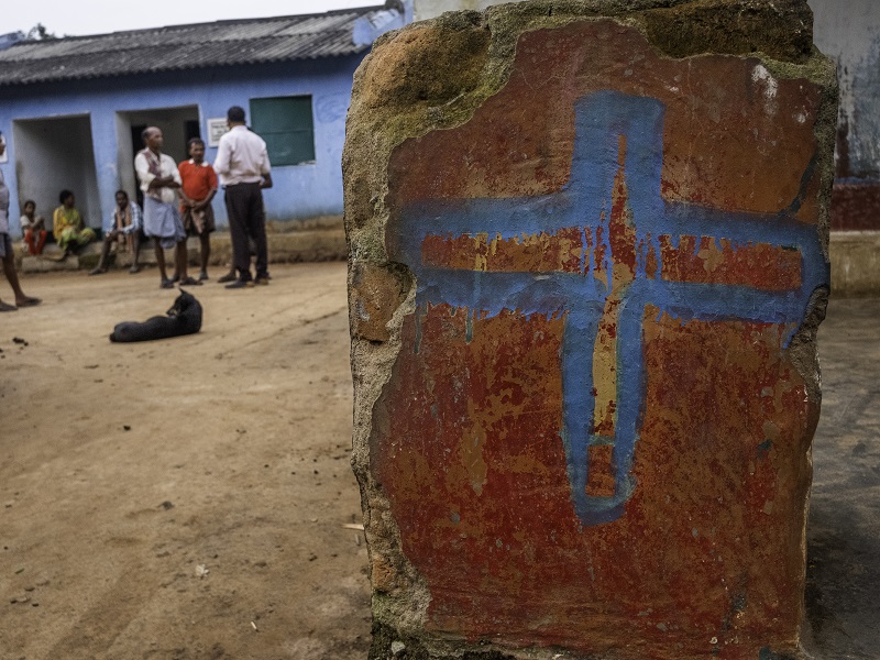 Pastor Beaten by Mob of Extremists in Police Station in India