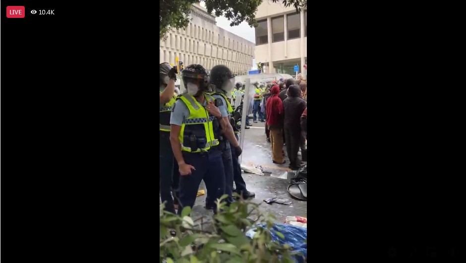 Police are removing profesters from Wellington’s Parliament Grounds (live)