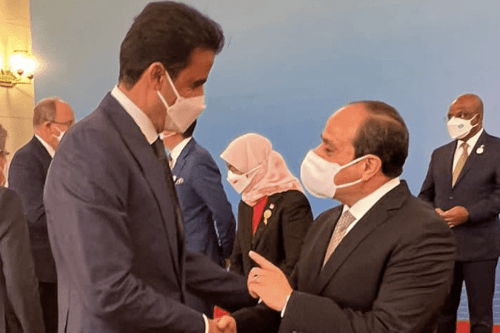 Qatari Emir Sheikh Tamim bin Hamad Al Thani (L) meets with Egyptian President Abdel Fattah Al-Sisi (R) on February 05, 2022 [Amiri Diwan of the State of Qatar/Anadolu Agency]