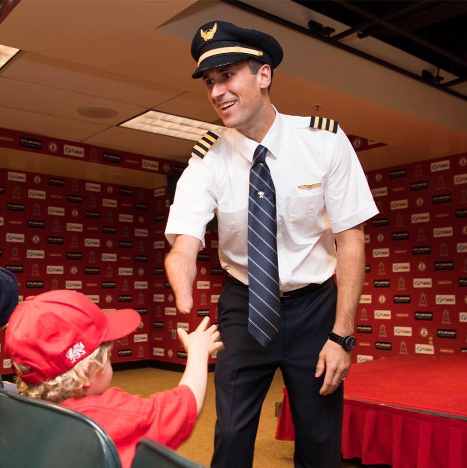 Man Born Without a Hand Becomes Pilot, Writes Children’s Book, Is ‘Forever Grateful’ to Parents