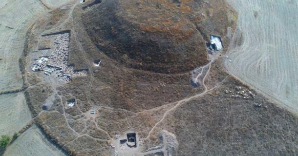 Aerial view of Uşaklı Höyük excavations. At the bottom center, the circular structure, a further clue as to whether this is the holy city of Zippalanda, found during the 2022 excavation campaign is visible.	Source: Emanuele Taccola/University of Pisa