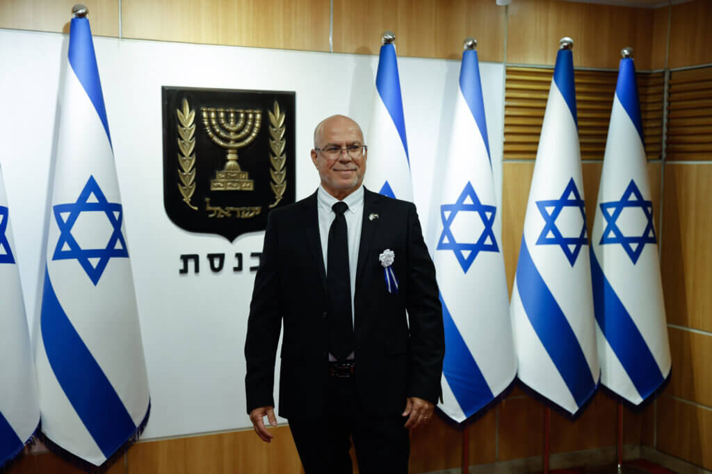 New MK Zvika Fogel arrives at the Israeli parliament for the opening session of the Knesset, in Jerusalem on November 15, 2022. (Photo by Olivier Fitoussi/Flash90)