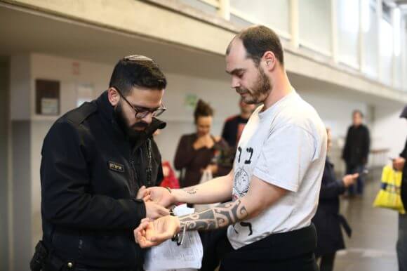 Jonathan Pollak, right, at the Tel Aviv Magistrate's Court after being arrested on January 6, 2020. (Oren Ziv/Activestills.org)