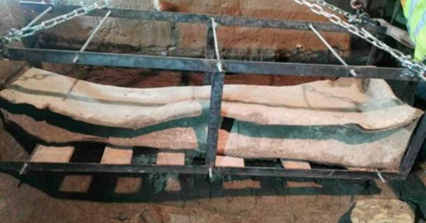 A photograph of a similar Roman-era lead coffin discovered in Spain in 2019. This is not the sarcophagus reported in this article, but is representational, based on its similar appearance. Source: Granada Hoy