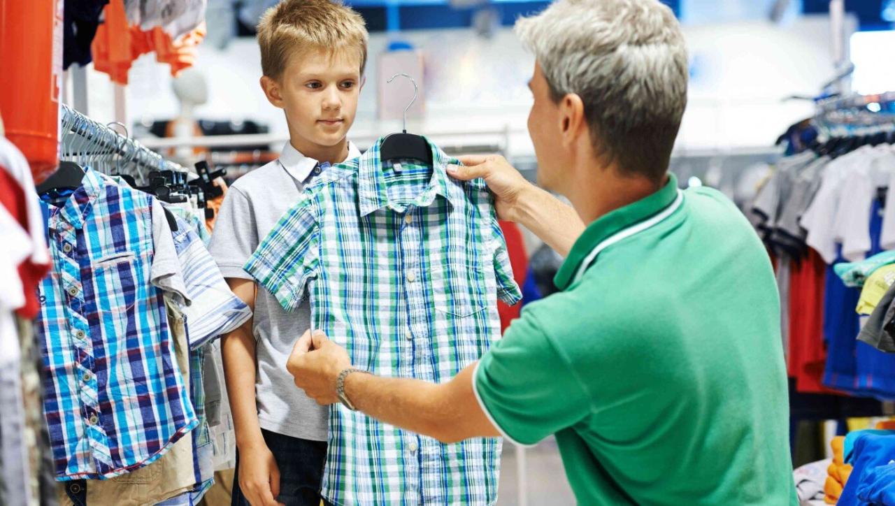 Dad Takes Kid To Mall To Learn About How Their Ancient Ancestors Shopped For Clothes