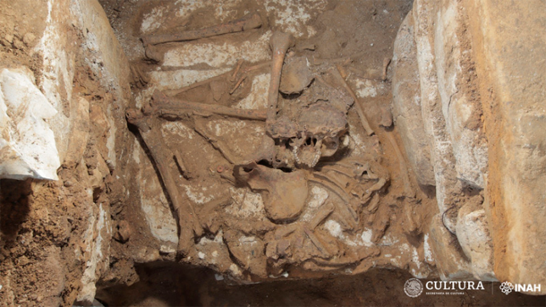 The complete skeleton found at Palenque. (INAH)