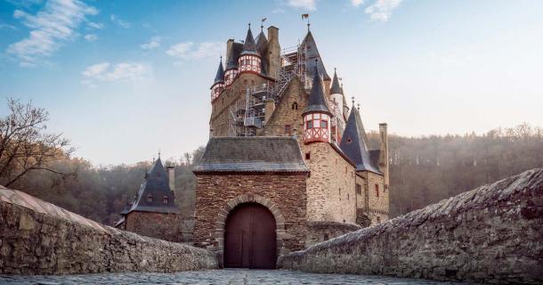 This German Castle Has Been One Family’s Home for 850 Years (Video)