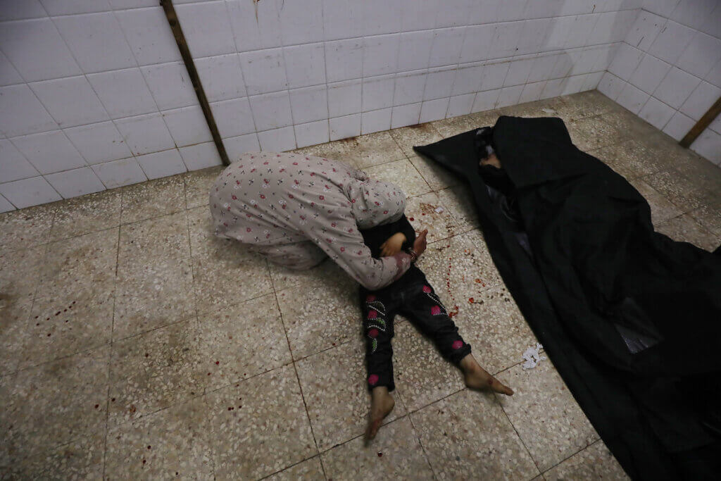 Palestinians are brought to Al-Aqsa Martyrs Hospital in Deir EL-Balah following Israeli attacks in Nusairat, Gaza Strip, on February 29, 2024. (Photo: Ali Hamad/APA Images)